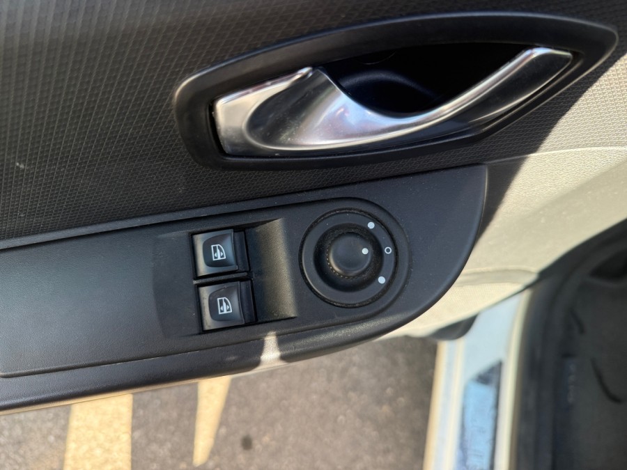 RENAULT d'occasion CLIO IV 0.9 TCE 90 LIMITED de 2015 Vienne (38)﻿