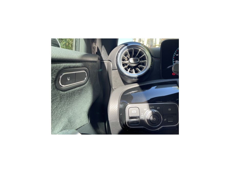 MERCEDES d'occasion CLASSE A IV A180 AMG LINE 7G-DCT de 2022 Paris 15