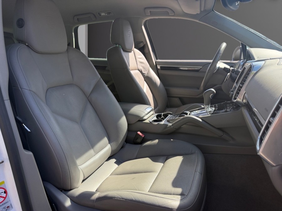 PORSCHE d'occasion CAYENNE 3 V6 D 245 TIPTRONIC S AUTO de 2014 Salon