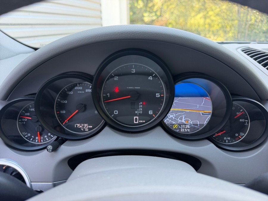 PORSCHE d'occasion CAYENNE 3 V6 D 245 TIPTRONIC S AUTO de 2014 Salon