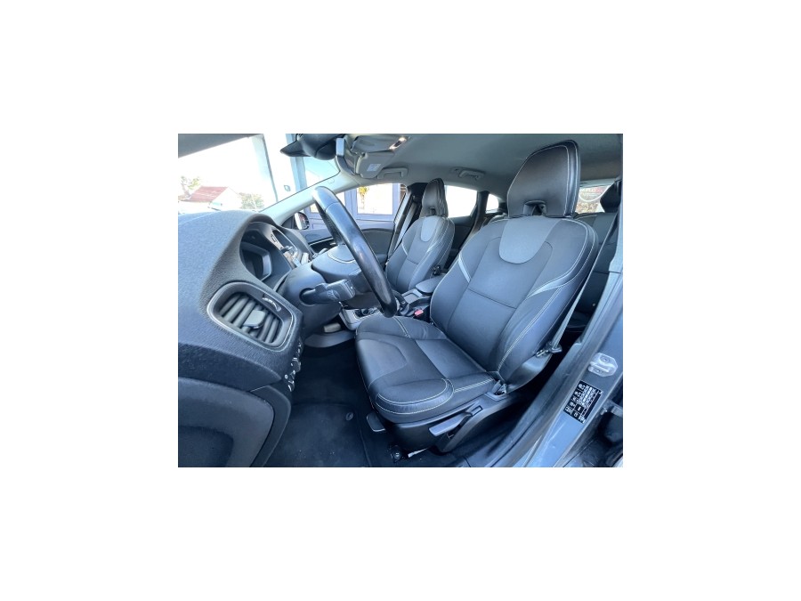 VOLVO d'occasion V40 VOLVO V40 D3 150ch Momentum Business de 2014 La