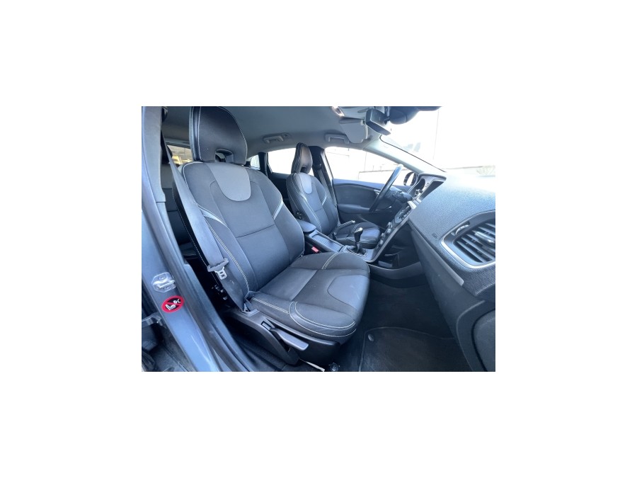 VOLVO d'occasion V40 VOLVO V40 D3 150ch Momentum Business de 2014 La