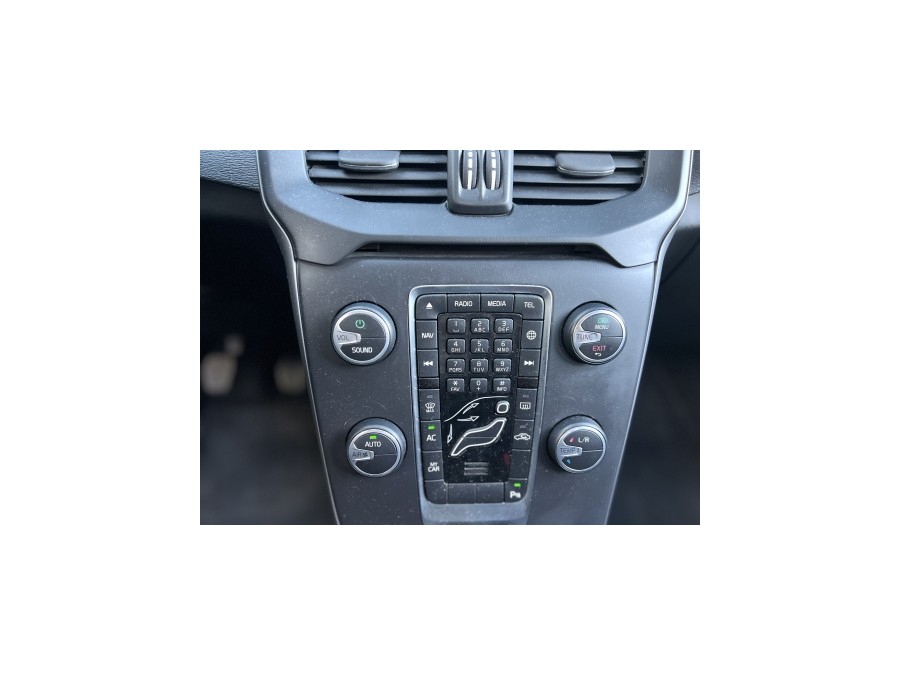 VOLVO d'occasion V40 VOLVO V40 D3 150ch Momentum Business de 2014 La