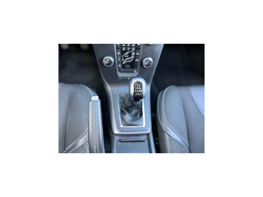 VOLVO d'occasion V40 VOLVO V40 D3 150ch Momentum Business de 2014 La