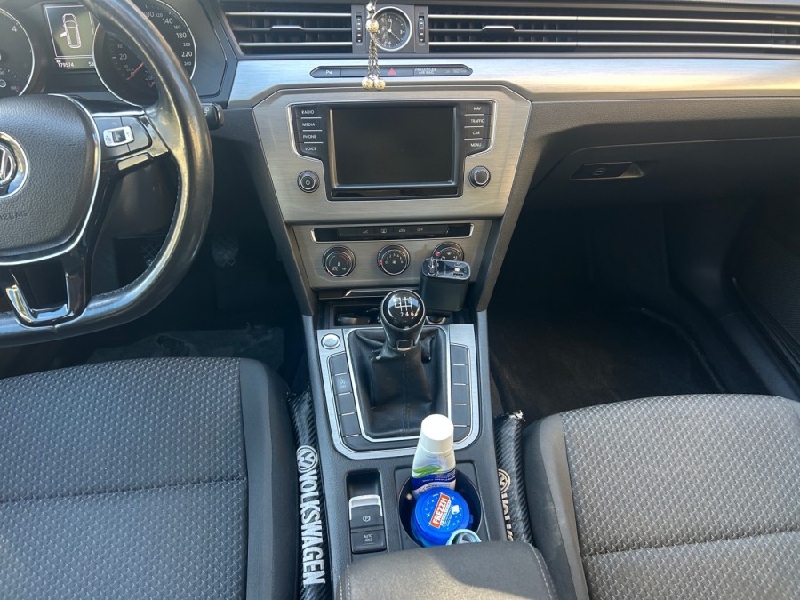 VOLKSWAGEN d'occasion PASSAT* SW 1.6 TDI 120 BUSINESS de 2016 Cannes