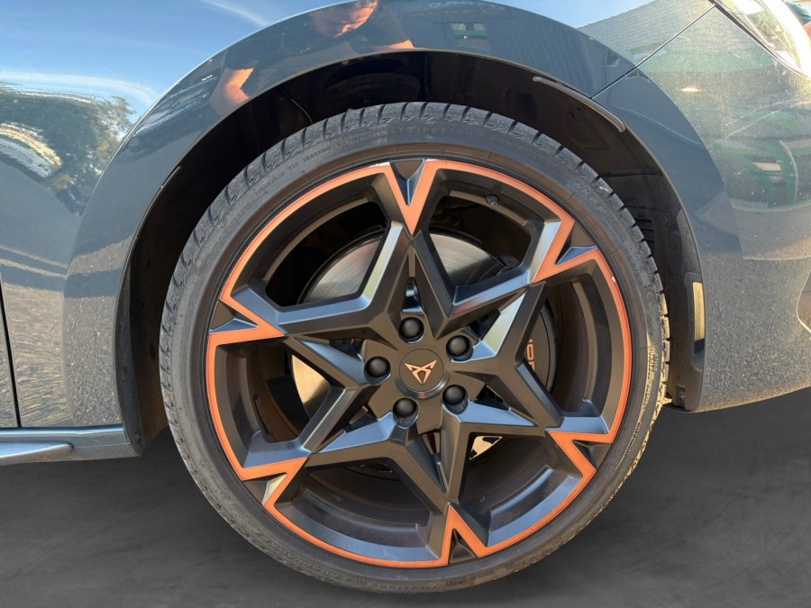 CUPRA d'occasion LEON IV 1.5 EHYBRID 272 de 2025 Nord Isère (38)﻿