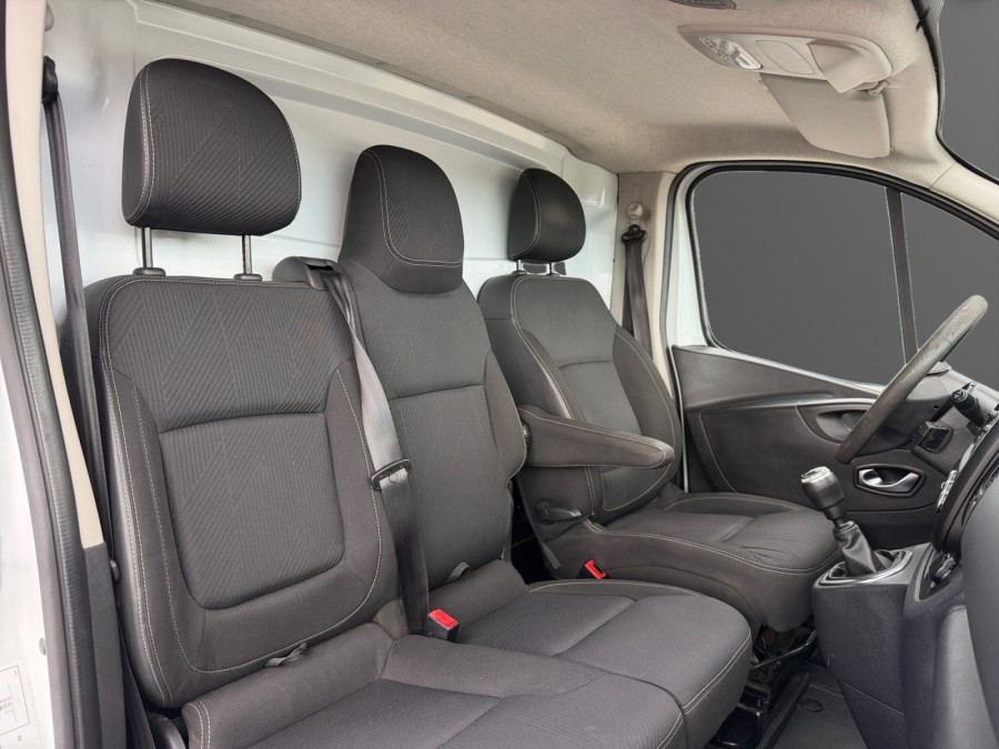 RENAULT d'occasion TRAFIC L1H1 1200 2.0 dCi 120ch Grand Confort E6 de