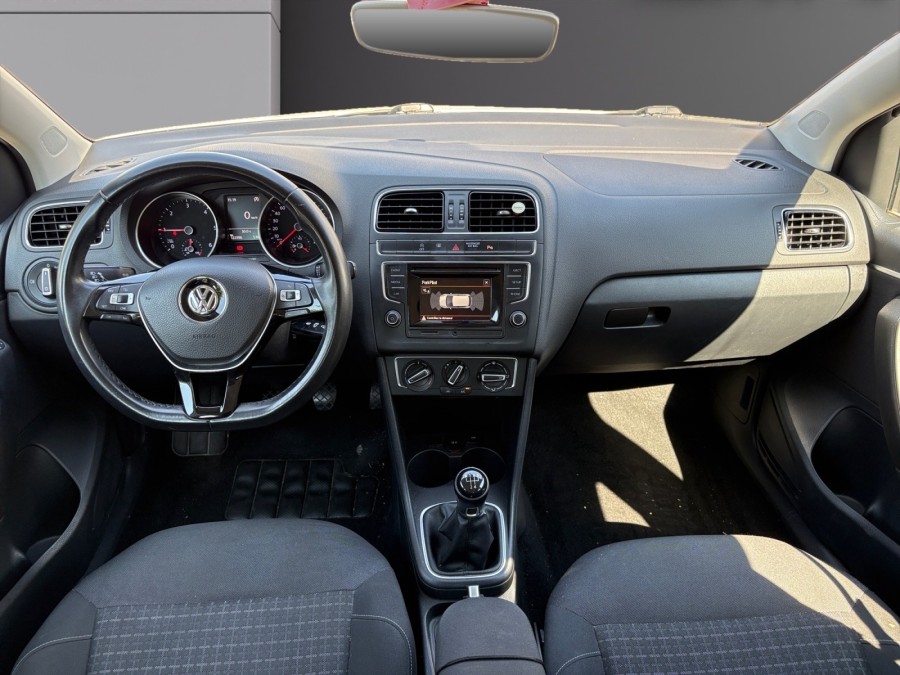 VOLKSWAGEN d'occasion POLO 1.4 TDI 90 CONFORTLINE de 2016 Salon de