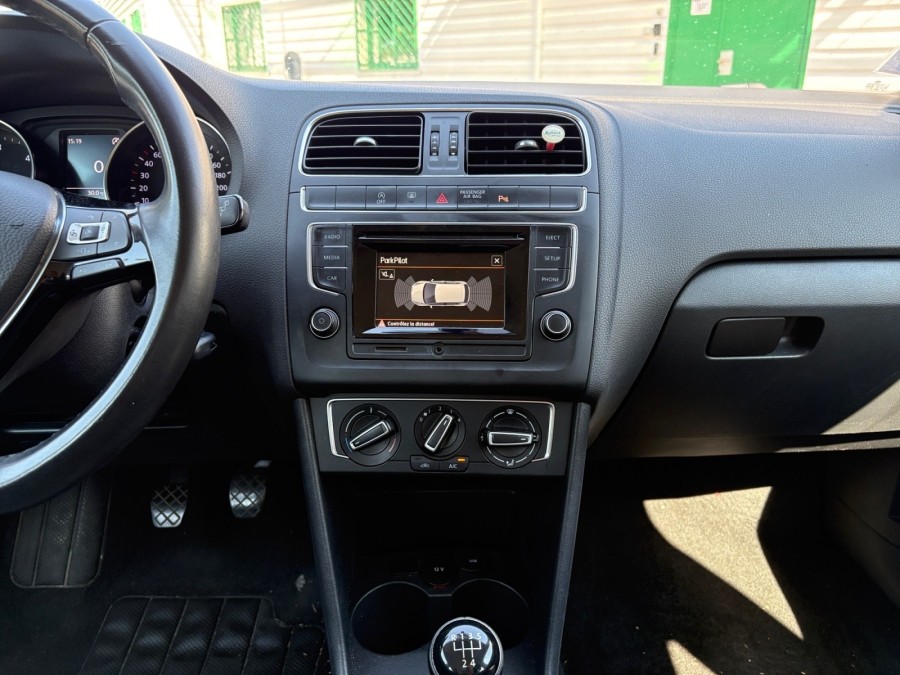 VOLKSWAGEN d'occasion POLO 1.4 TDI 90 CONFORTLINE de 2016 Salon de