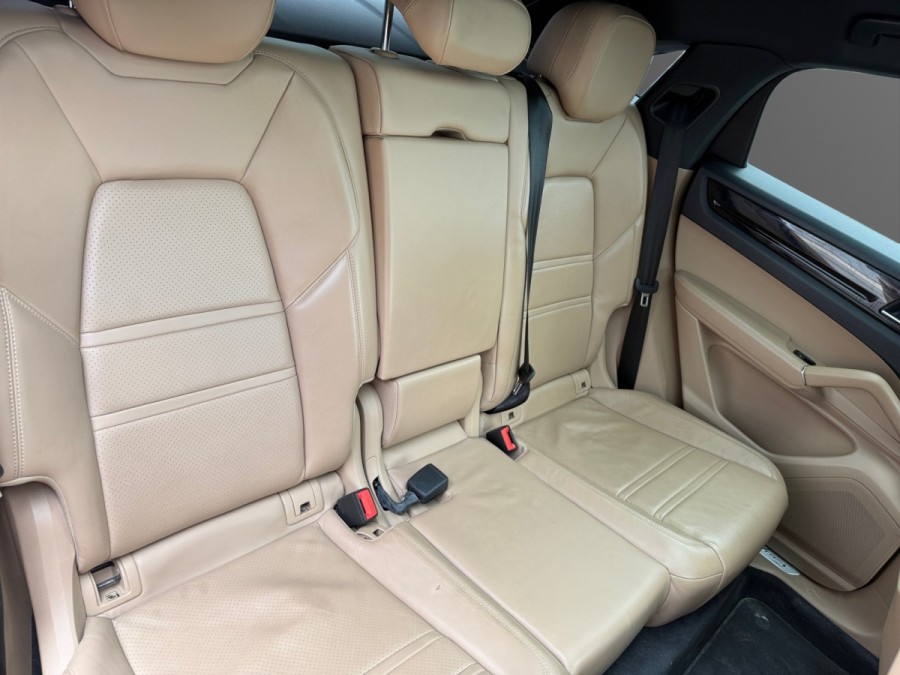 PORSCHE d'occasion CAYENNE E HYBRID de 2019 Narbonne (11)﻿