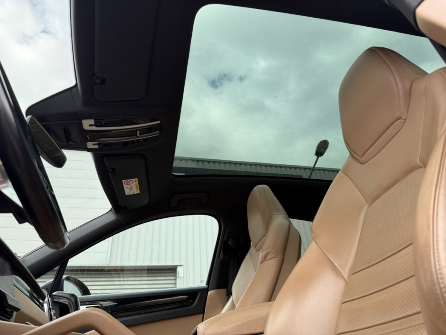 PORSCHE d'occasion CAYENNE E HYBRID de 2019 Narbonne (11)﻿