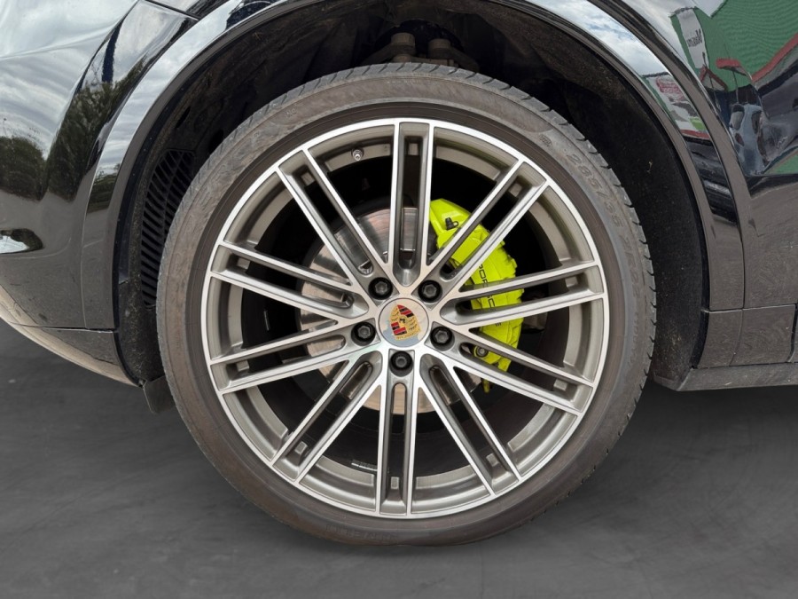 PORSCHE d'occasion CAYENNE E HYBRID de 2019 Narbonne (11)﻿