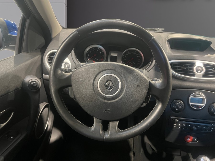 RENAULT d'occasion CLIO EXPRESSION CLIM TCE 100 de 2011 Fontainebleau