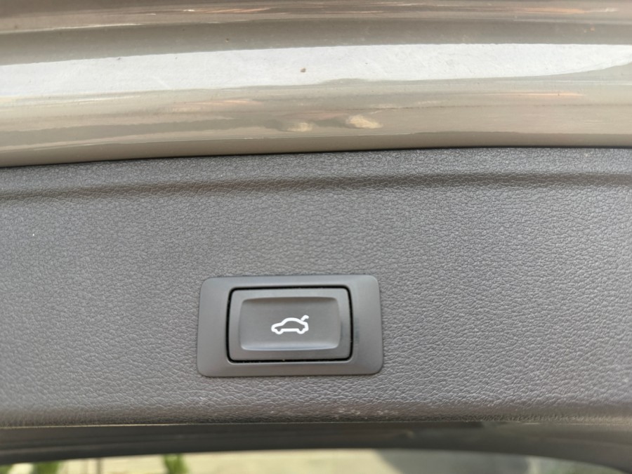 AUDI d'occasion A4 Avant 35 TDI 163 S Line S TRONIC de 2022 Lyon Nord