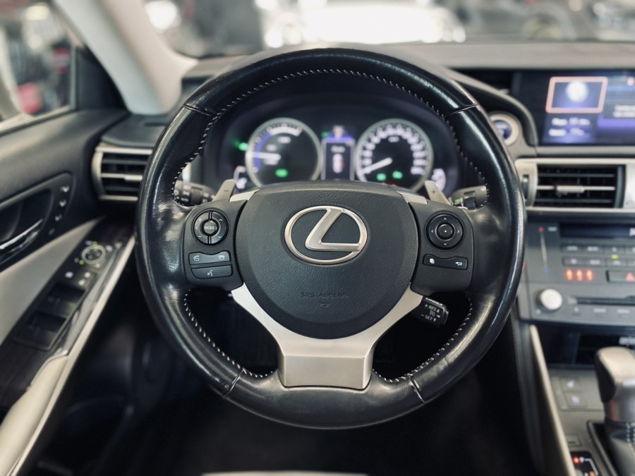 LEXUS d'occasion IS 300H Executive de 2015 Annecy (74)﻿