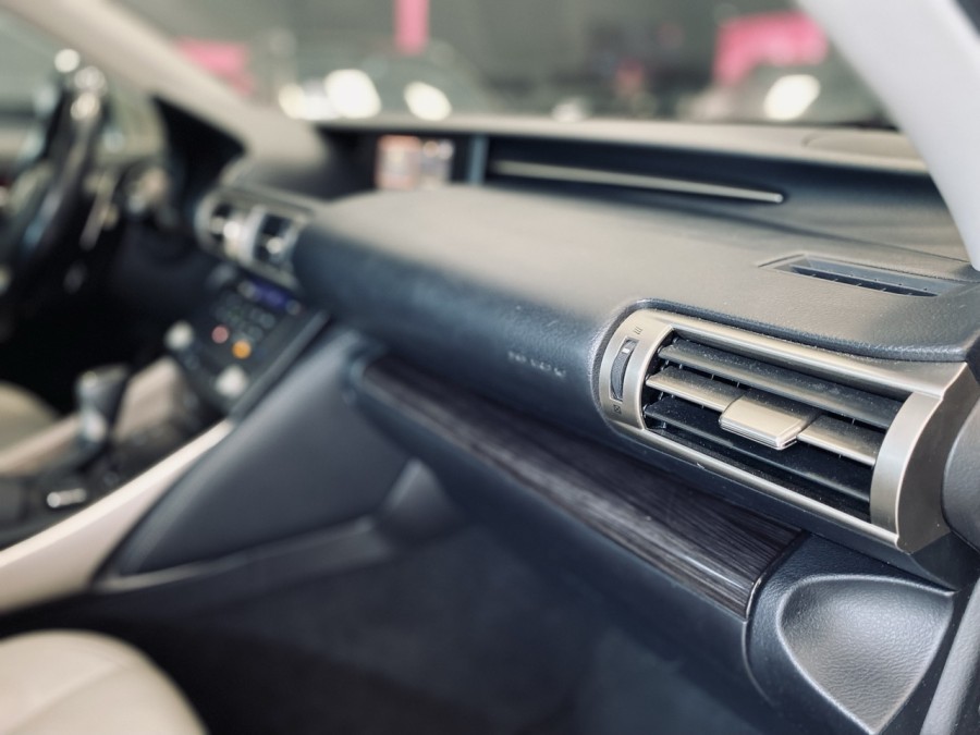 LEXUS d'occasion IS 300H Executive de 2015 Annecy (74)﻿