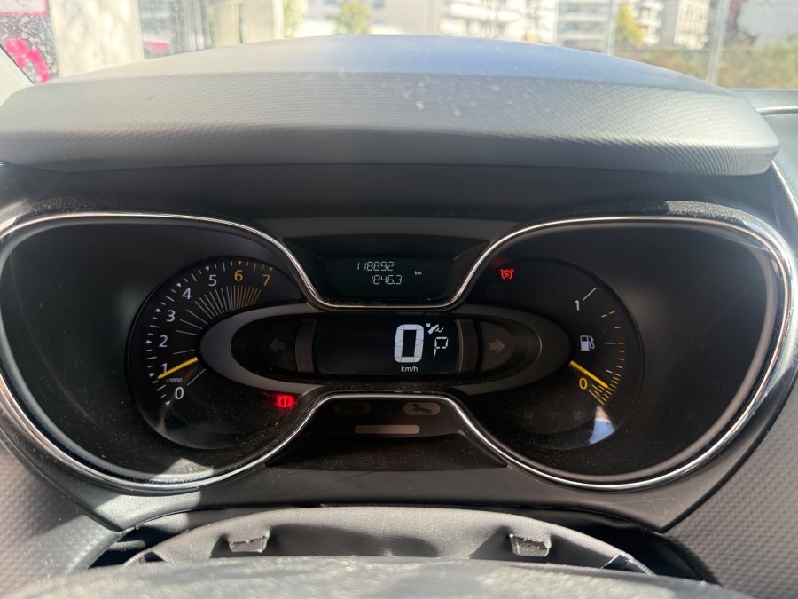 RENAULT d'occasion CAPTUR 1.2 TCE 120 ZEN EDC AUTO de 2015 Montreuil