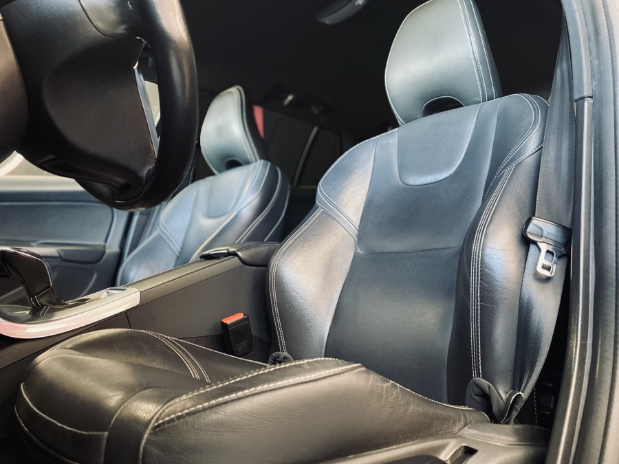 VOLVO d'occasion V60 D3 150 SUMMUM GEARTRONIC AUTO de 2016 Annecy