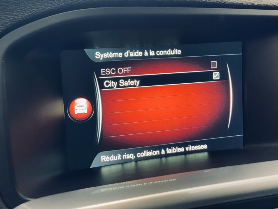 VOLVO d'occasion V60 D3 150 SUMMUM GEARTRONIC AUTO de 2016 Annecy
