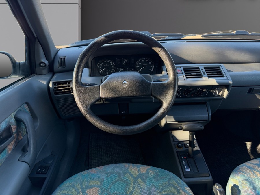 RENAULT d'occasion CLIO 1.4 AUTO de 1996 Mérignac (33)﻿