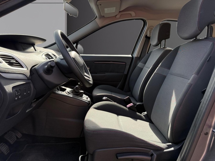 RENAULT d'occasion MEGANE GRAND SCENIC III 1.5 DCI 110 ENERGY de 2014