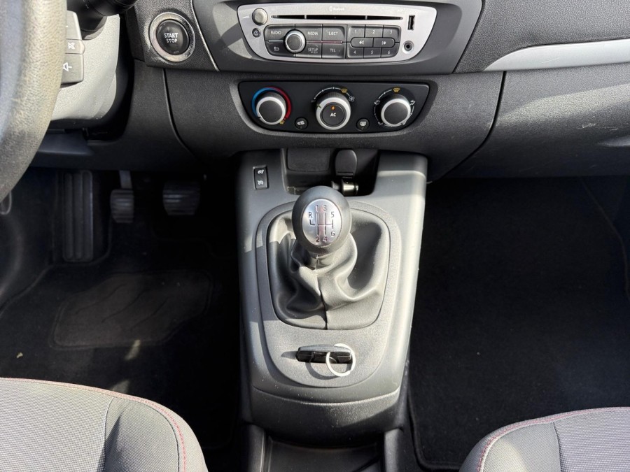 RENAULT d'occasion MEGANE GRAND SCENIC III 1.5 DCI 110 ENERGY de 2014