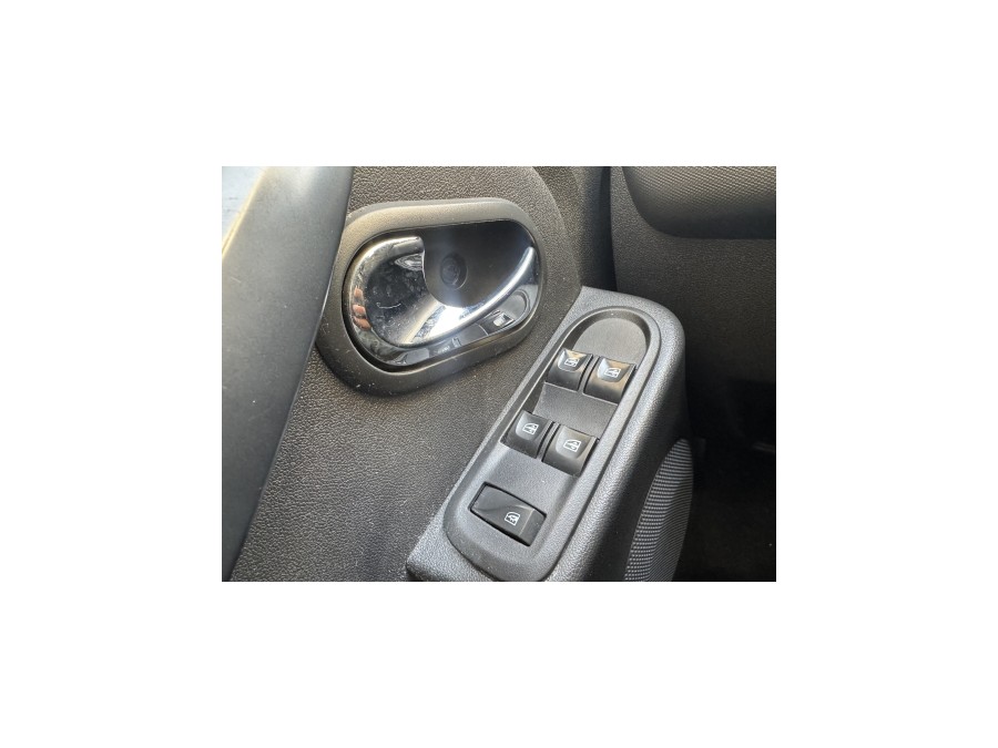 DACIA d'occasion DUSTER 1.2 TCE 125 4X2 PRESTIGE de 2016 Paris 15