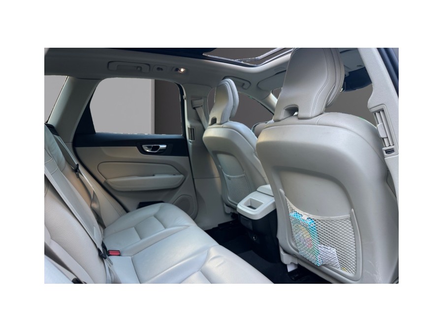 VOLVO d'occasion XC60 2 D4 190 MOMENTUM de 2019 Paris 17 (75)﻿