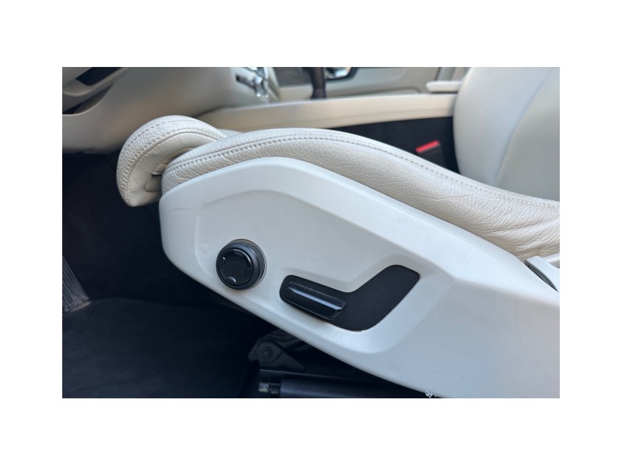 VOLVO d'occasion XC60 2 D4 190 MOMENTUM de 2019 Paris 17 (75)﻿