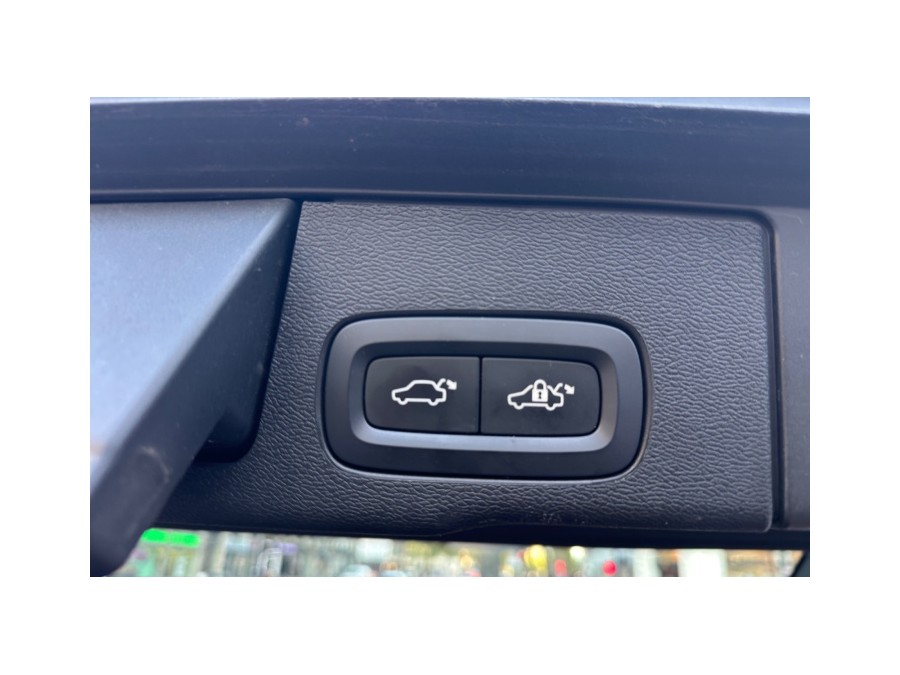 VOLVO d'occasion XC60 2 D4 190 MOMENTUM de 2019 Paris 17 (75)﻿