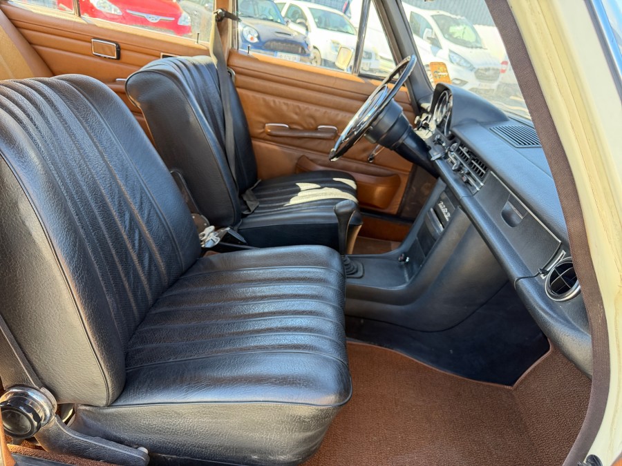 MERCEDES d'occasion 220 Mercedes-Benz 220 D de 1970 Beaune (21)﻿