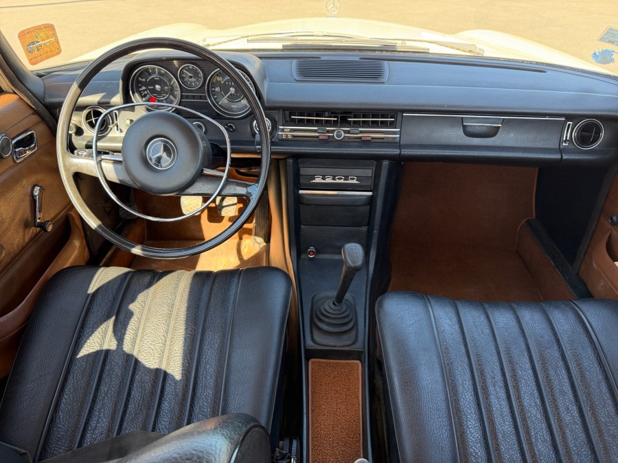 MERCEDES d'occasion 220 Mercedes-Benz 220 D de 1970 Beaune (21)﻿