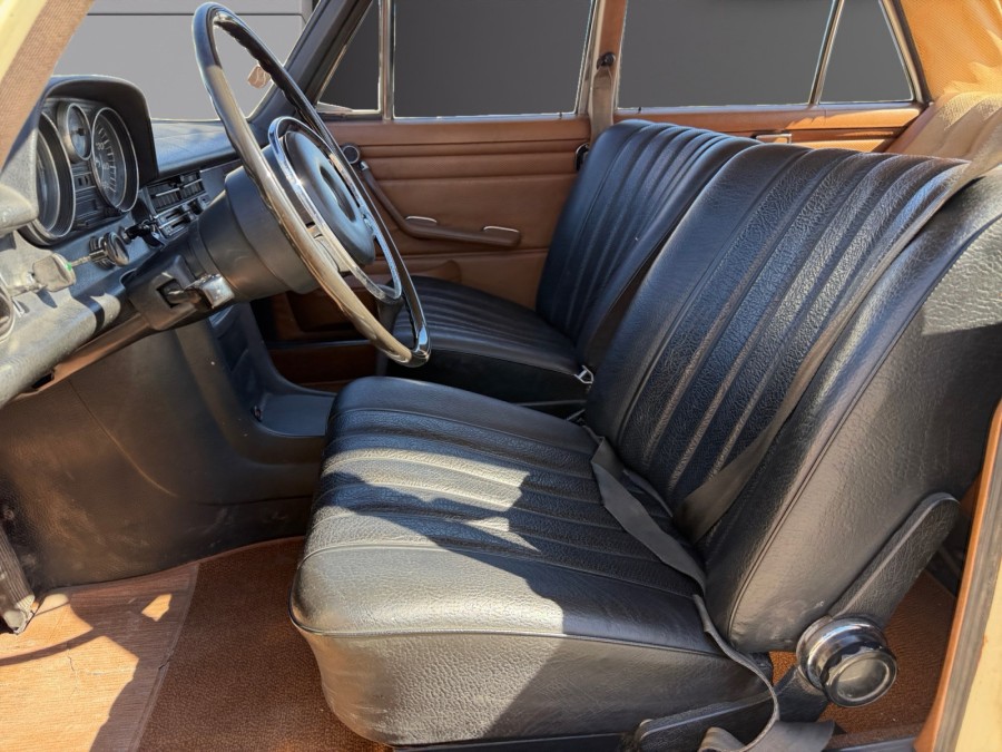 MERCEDES d'occasion 220 Mercedes-Benz 220 D de 1970 Beaune (21)﻿