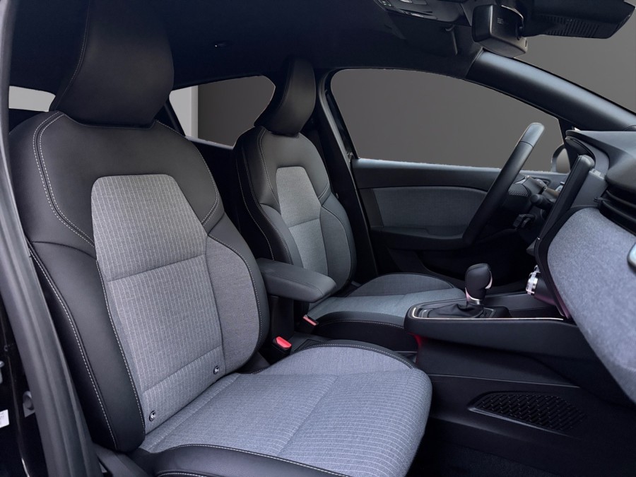 RENAULT d'occasion CLIO E-TECH Hybrid 145 ch de 2025 Paris 15 (75)﻿
