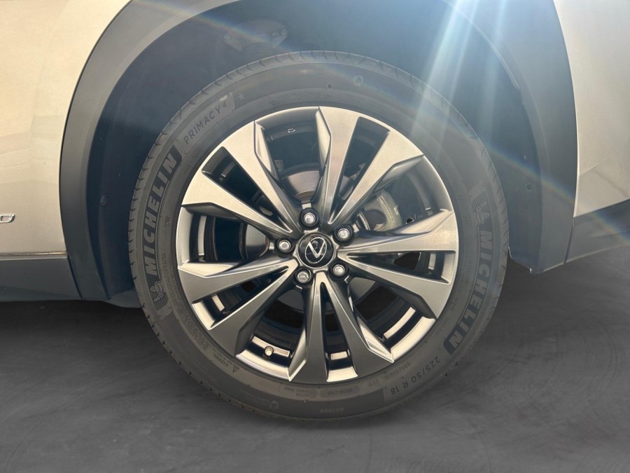 LEXUS d'occasion UX250H 2 HYBRIDE 2WD de 2019 Nord Isère (38)﻿