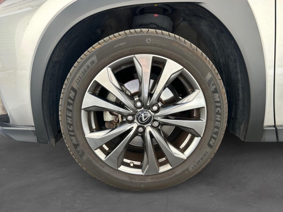 LEXUS d'occasion UX250H 2 HYBRIDE 2WD de 2019 Nord Isère (38)﻿