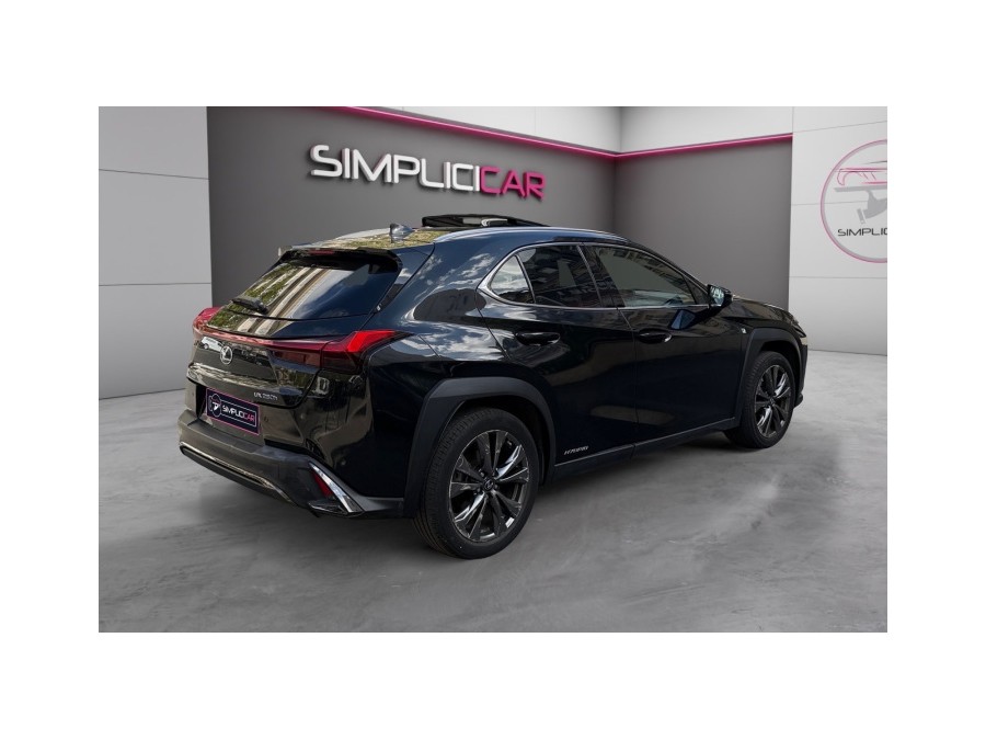 LEXUS d'occasion UX250H 2 HYBRIDE 2WD de 2019 Paris 17 (75)﻿