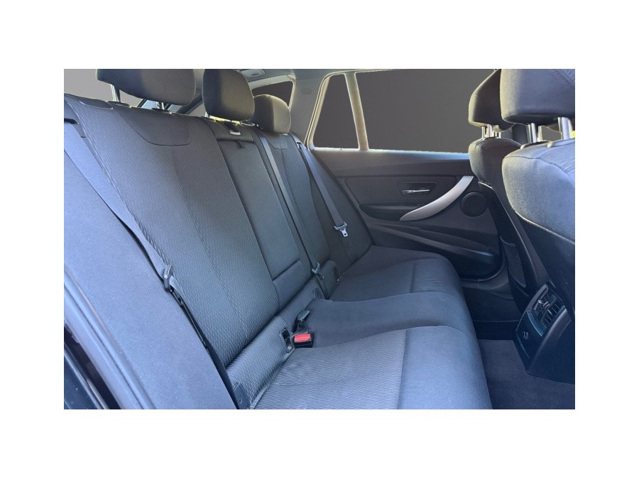 BMW d'occasion SERIE 3 TOURING 318D 143 LOUNGE de 2015 La Ciotat (13)﻿