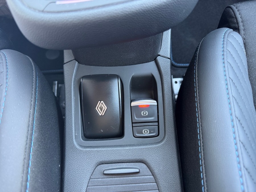 RENAULT d'occasion CLIO 1.6 E-TECH 145 ESPRIT ALPINE de 2025 Salon de