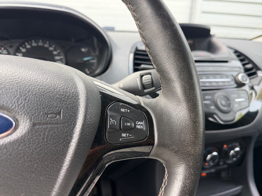 FORD d'occasion KA+ PLUS 1.2 TI VCT 85 ULTIMATE de 2016 Salon de