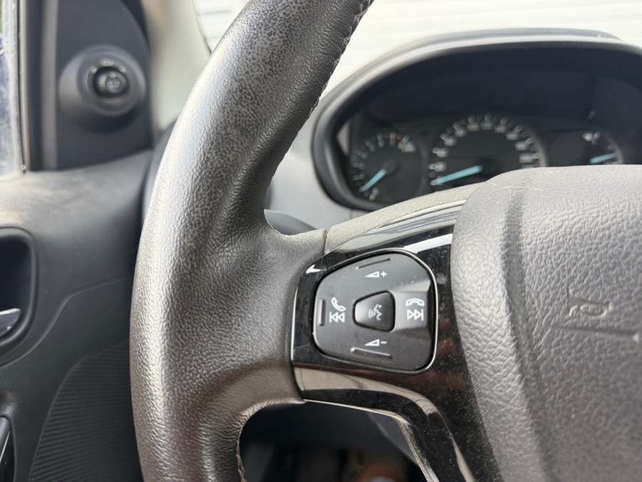 FORD d'occasion KA+ PLUS 1.2 TI VCT 85 ULTIMATE de 2016 Salon de