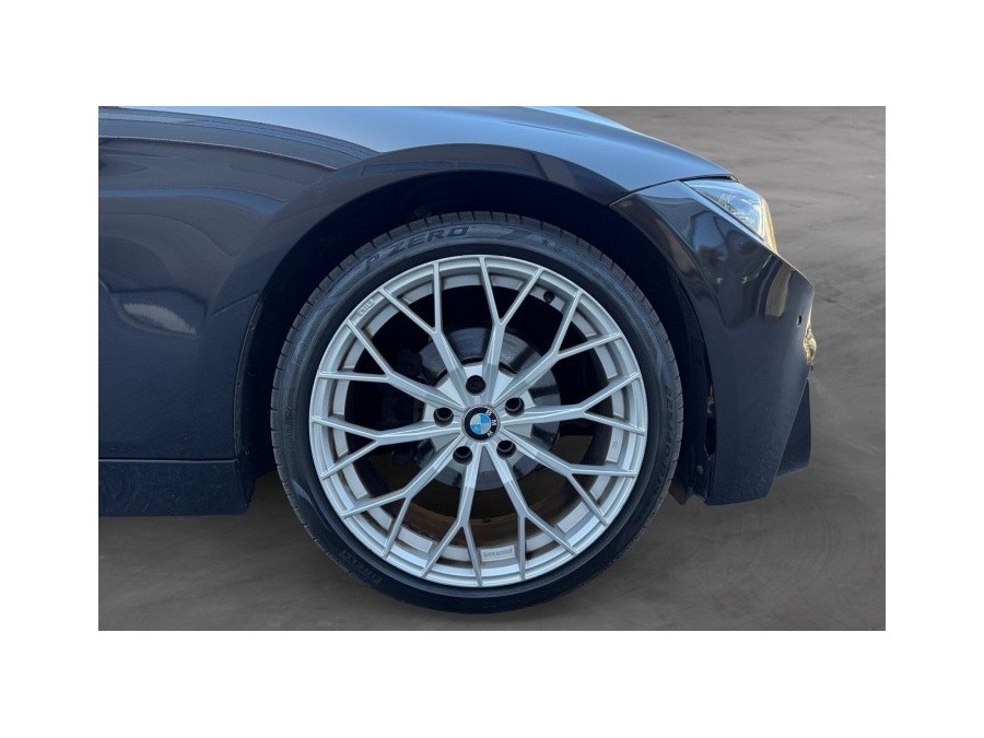 BMW d'occasion SERIE 3 TOURING 318D 143 LOUNGE de 2015 La Ciotat (13)﻿