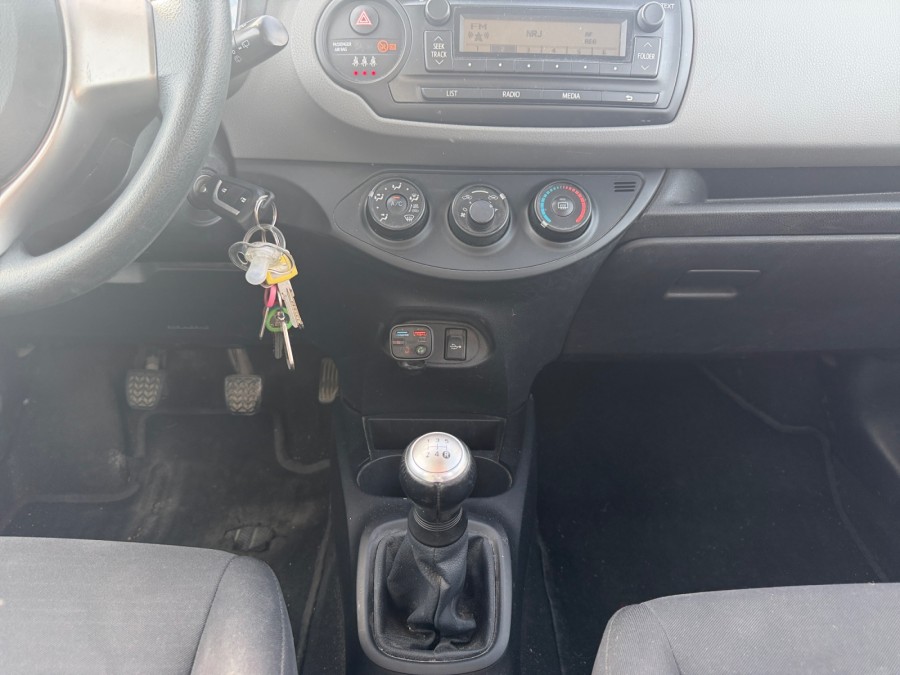 TOYOTA d'occasion YARIS III 1 69 VVTI TENDANCE de 2014 Royan (17)﻿