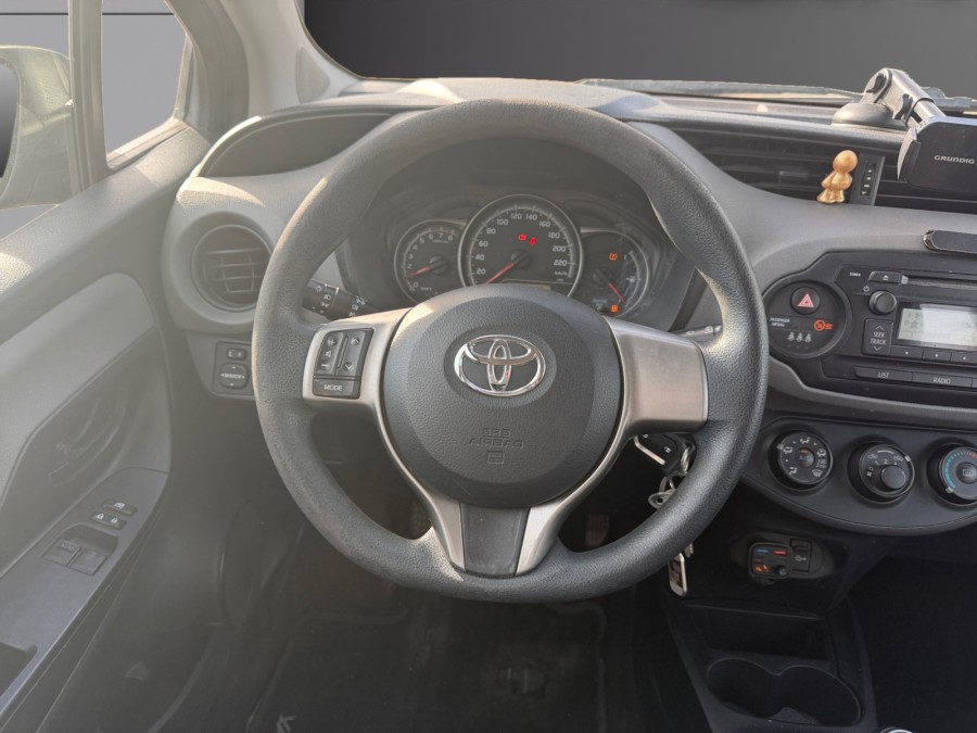 TOYOTA d'occasion YARIS III 1 69 VVTI TENDANCE de 2014 Royan (17)﻿