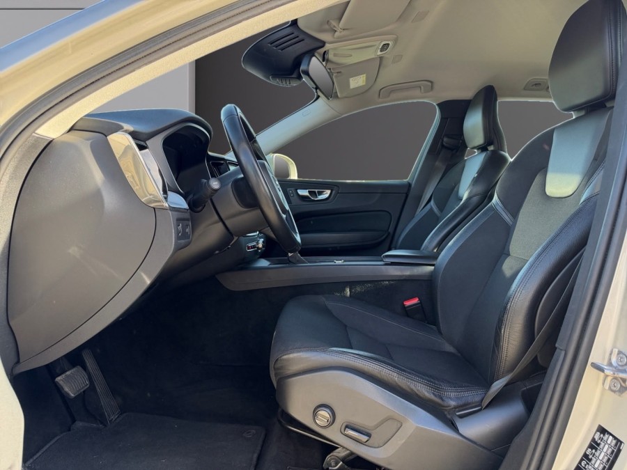 VOLVO d'occasion XC60 2 D4 190 MOMENTUM AUTO de 2018 Rennes (35)﻿