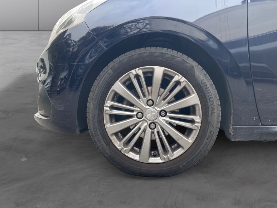 PEUGEOT d'occasion 208 1.2 PURE TECH 82 ALLURE de 2018 Le Raincy (93)﻿