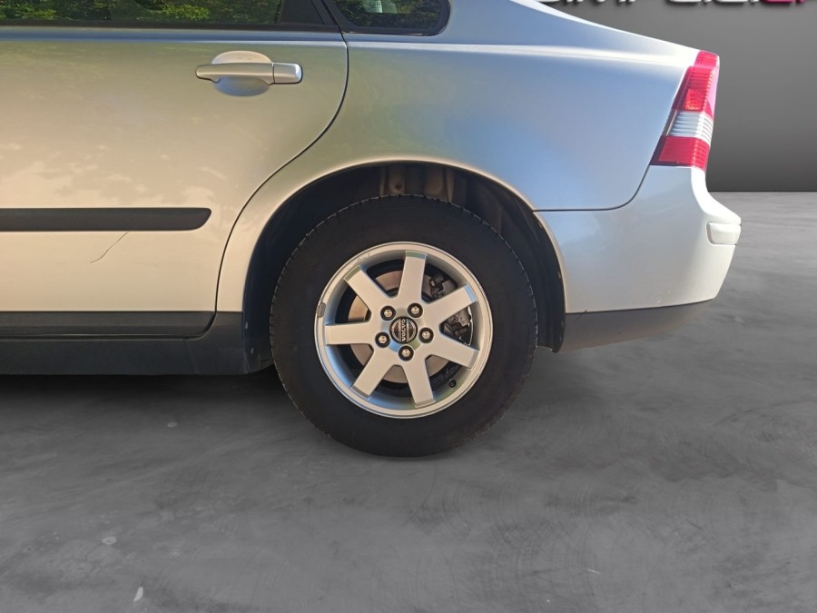 VOLVO d'occasion S40 VOLVO S40 1.6i - 100 Kinetic 6.0 CV de 2005