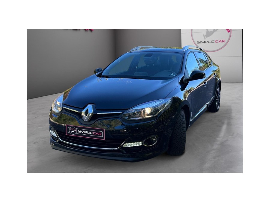RENAULT d'occasion MEGANE III 1.2 TCE 130 BOSE ESTATE EDC AUTO de