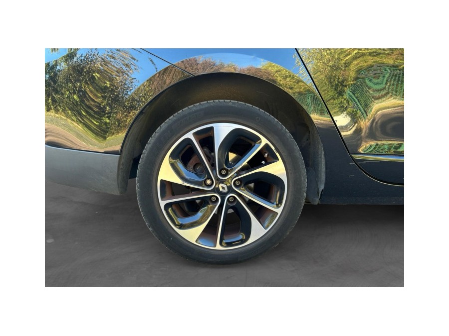 RENAULT d'occasion MEGANE III 1.2 TCE 130 BOSE ESTATE EDC AUTO de