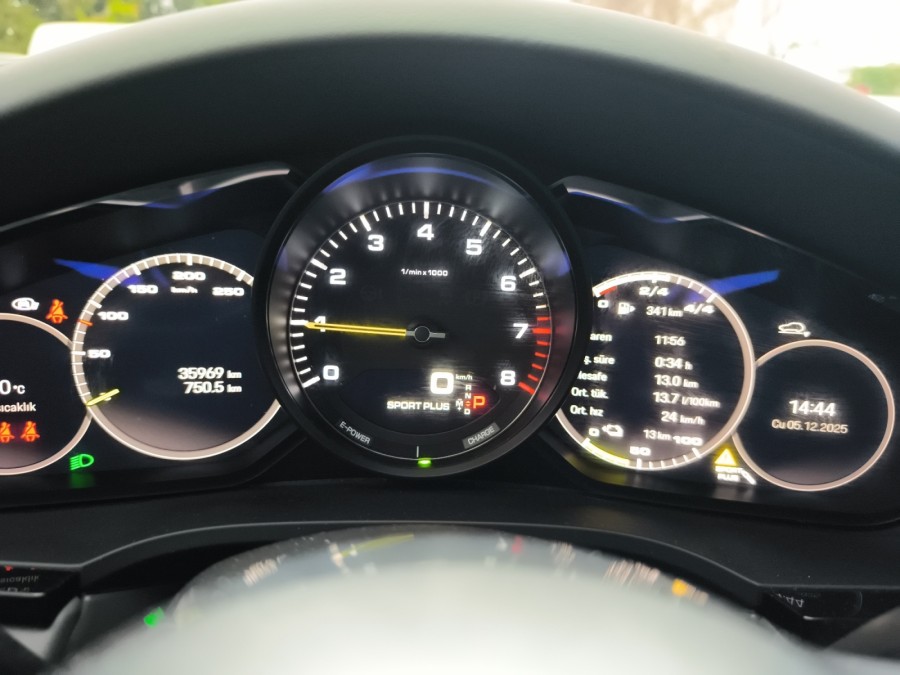 PORSCHE d'occasion CAYENNE Cayenne Hybride de 2022 Caen (14)﻿